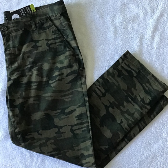 a.n.a Pants - Camouflage Chino Pants